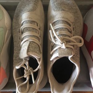 Like new size 6 youth 7.5-8 womans